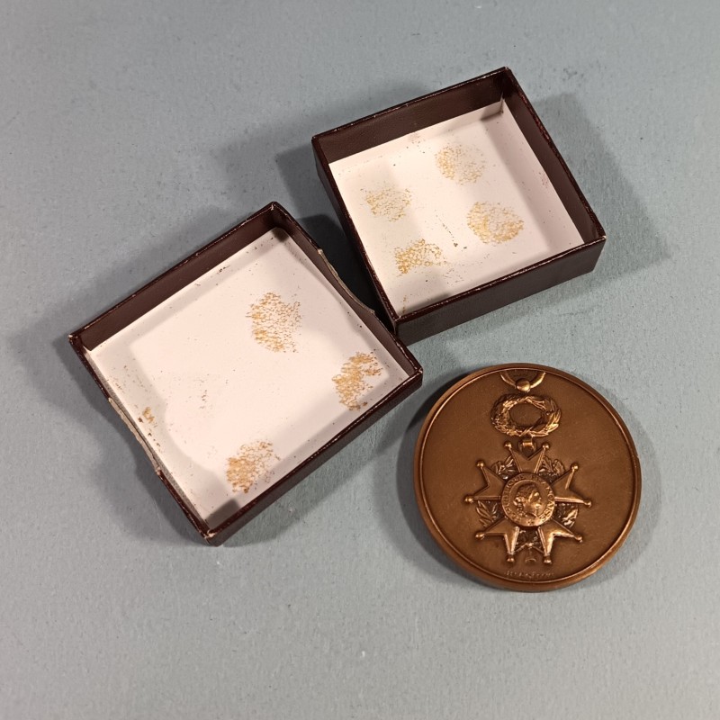 MEDAILLE DE LA SOCIETE D'ENTRAIDE DE L'ORDRE DE LA LEGION D'HONNEUR FABRICATION DE LA MONNAIE DE PARIS 1989 DIAMETRE 5 cm