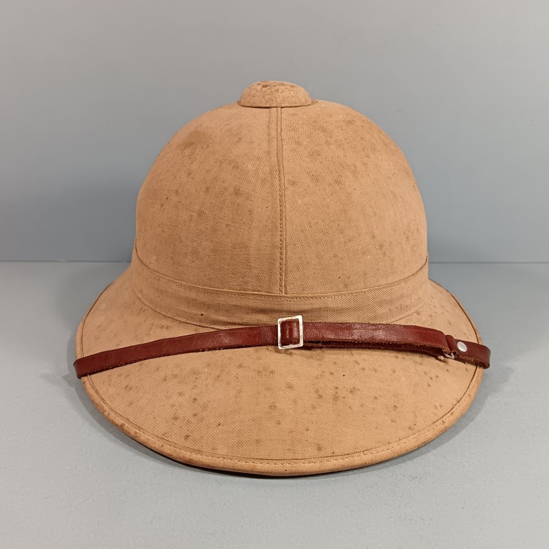 CASQUE COLONIAL EN TOILE BEIGE ET LIEGE FABRICATION REGLEMENTAIRE MILITAIRE 1930-1950