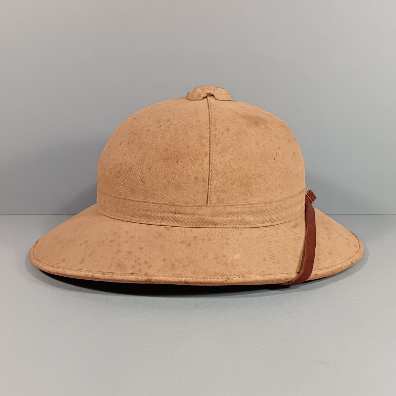 CASQUE COLONIAL EN TOILE BEIGE ET LIEGE FABRICATION REGLEMENTAIRE MILITAIRE 1930-1950