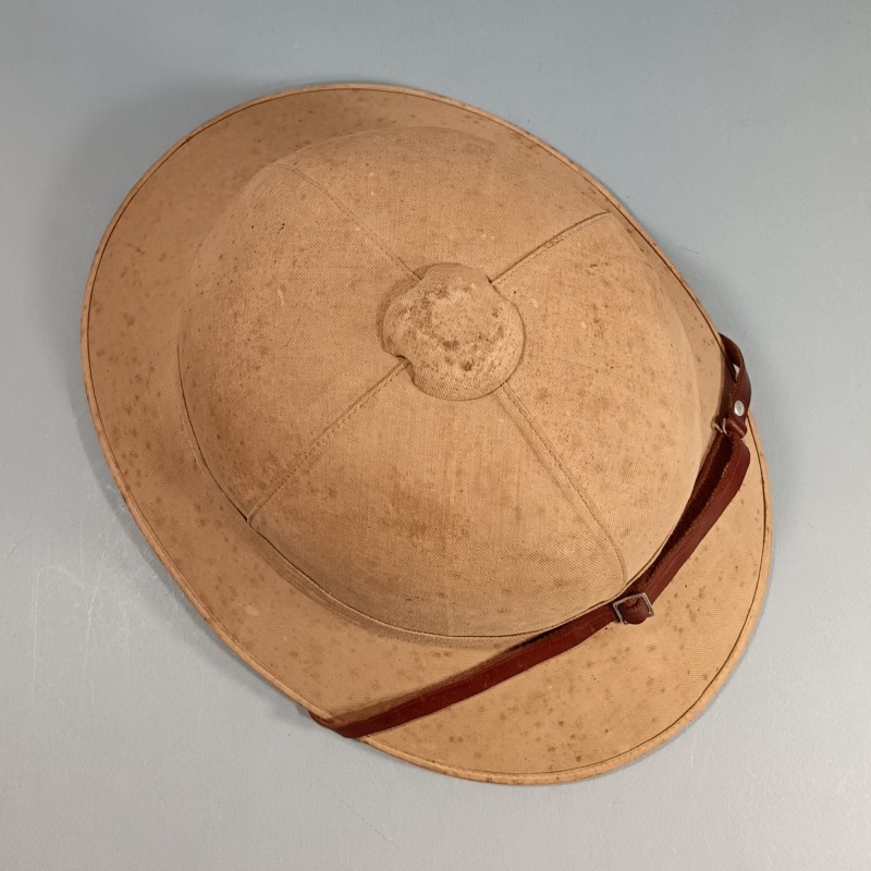 CASQUE COLONIAL EN TOILE BEIGE ET LIEGE FABRICATION REGLEMENTAIRE MILITAIRE 1930-1950