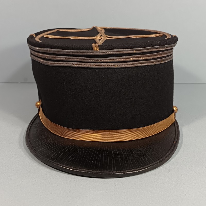 KEPI MODELE 1919 1931 DE CAPITAINE DE L'ARTILLERIE PAS DE CHIFFRE ANNEES 1940 TAILLE 58 UNIFORME CAMPAGNE 1939 1940, TENUE 1931