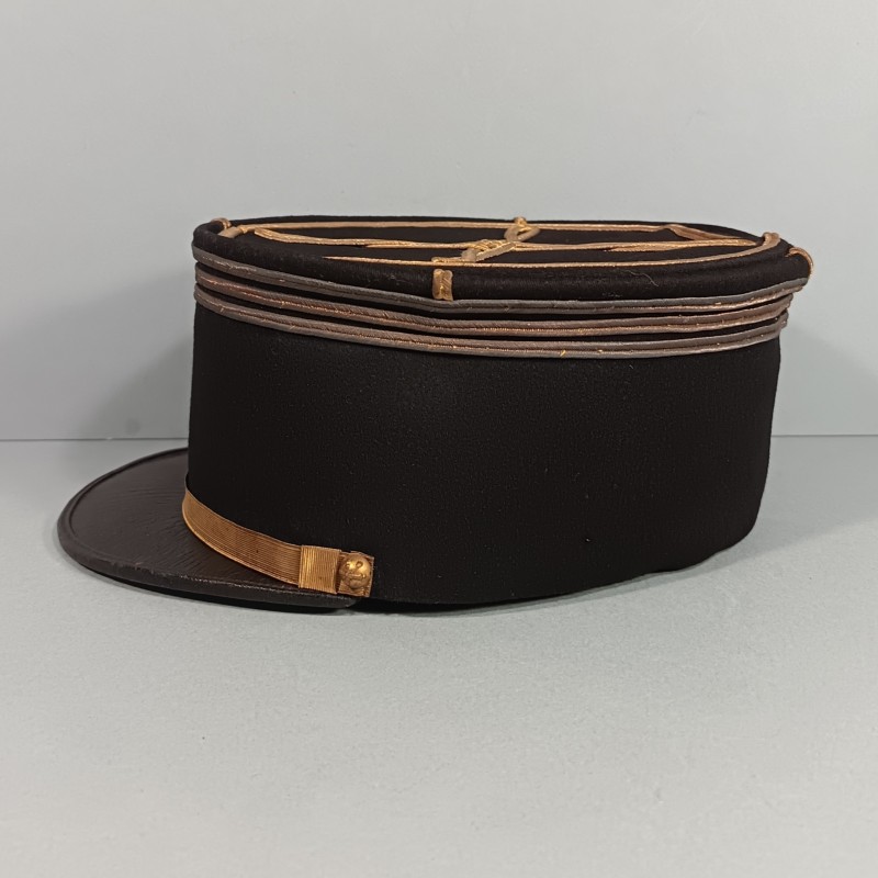 KEPI MODELE 1919 1931 DE CAPITAINE DE L'ARTILLERIE PAS DE CHIFFRE ANNEES 1940 TAILLE 58 UNIFORME CAMPAGNE 1939 1940, TENUE 1931