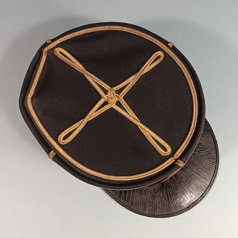 KEPI MODELE 1919 1931 DE CAPITAINE DE L'ARTILLERIE PAS DE CHIFFRE ANNEES 1940 TAILLE 58 UNIFORME CAMPAGNE 1939 1940, TENUE 1931