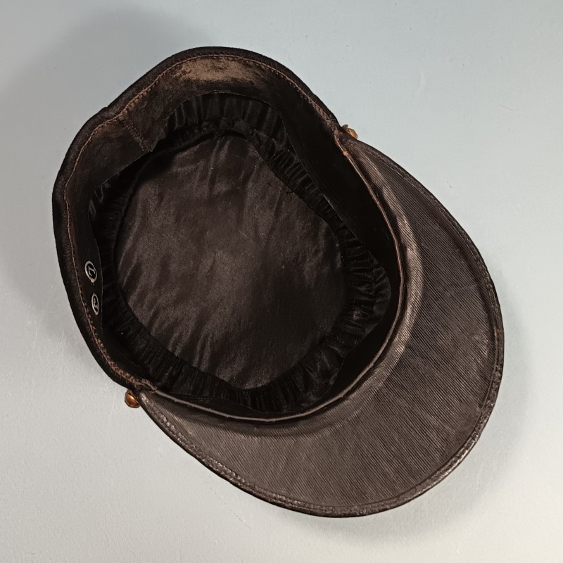 KEPI MODELE 1919 1931 DE CAPITAINE DE L'ARTILLERIE PAS DE CHIFFRE ANNEES 1940 TAILLE 58 UNIFORME CAMPAGNE 1939 1940, TENUE 1931