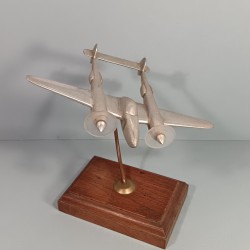 MAQUETTE DE BUREAU EN ALUMINIUM AVION LOCKHEED P-38 P38 LIGHTNING USAAF SOUVENIR AVIATION PILOTE WW2 ST EXUPERY