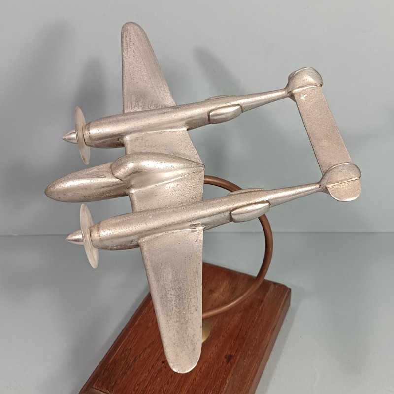 MAQUETTE DE BUREAU EN ALUMINIUM AVION LOCKHEED P-38 P38 LIGHTNING USAAF SOUVENIR AVIATION PILOTE WW2 ST EXUPERY