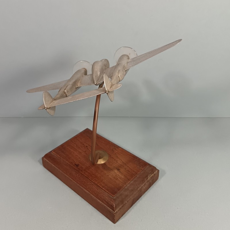 MAQUETTE DE BUREAU EN ALUMINIUM AVION LOCKHEED P-38 P38 LIGHTNING USAAF SOUVENIR AVIATION PILOTE WW2 ST EXUPERY