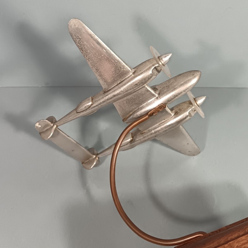 MAQUETTE DE BUREAU EN ALUMINIUM AVION LOCKHEED P-38 P38 LIGHTNING USAAF SOUVENIR AVIATION PILOTE WW2 ST EXUPERY