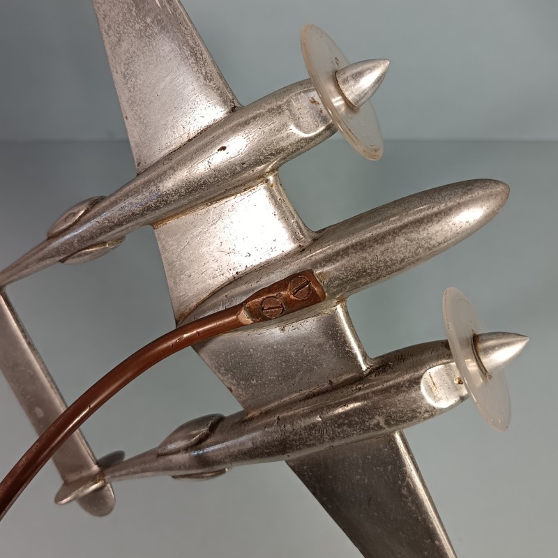 MAQUETTE DE BUREAU EN ALUMINIUM AVION LOCKHEED P-38 P38 LIGHTNING USAAF SOUVENIR AVIATION PILOTE WW2 ST EXUPERY