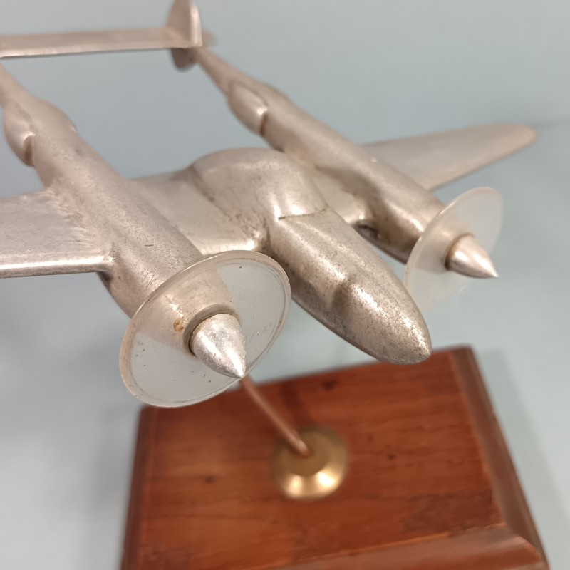 MAQUETTE DE BUREAU EN ALUMINIUM AVION LOCKHEED P-38 P38 LIGHTNING USAAF SOUVENIR AVIATION PILOTE WW2 ST EXUPERY
