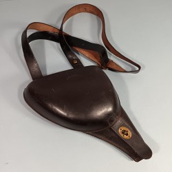 ETUI D'OFFICIER EN CUIR MARRON AVEC SA BRETELLE POUR REVOLVER D'ORDONNANCE ST ETIENNE MODELE 1892 ETUI " JAMBON "