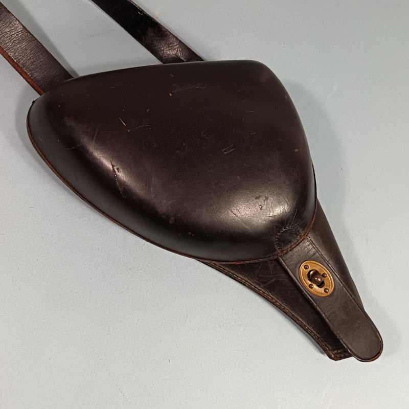 ETUI D'OFFICIER EN CUIR MARRON AVEC SA BRETELLE POUR REVOLVER D'ORDONNANCE ST ETIENNE MODELE 1892 ETUI " JAMBON "