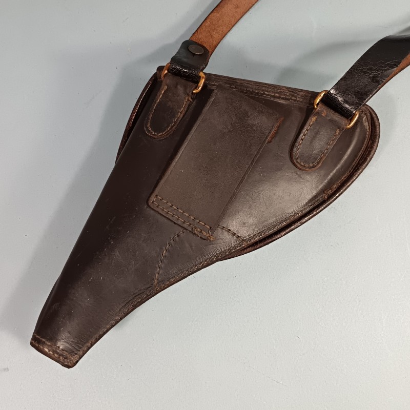 ETUI D'OFFICIER EN CUIR MARRON AVEC SA BRETELLE POUR REVOLVER D'ORDONNANCE ST ETIENNE MODELE 1892 ETUI " JAMBON "
