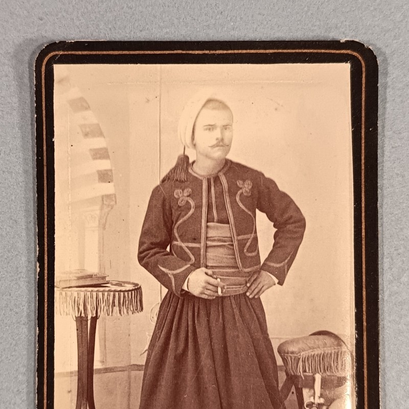 PHOTO CDV D'UN SOUS OFFICIER DES REGIMENTS DE TIRAILLEURS OU ZOUAVES VERS 1900 TROISIEME REPUBLIQUE ET GUERRE 1914 1918