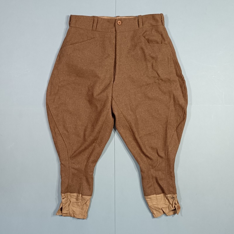 PANTALON CULOTTE SOUS OFFICIERS OU OFFICIER TYPE 1941 EN DRAP KAKI BOUTONS EN BOIS FABRICATION APRES 1945