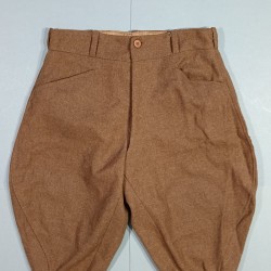 PANTALON CULOTTE SOUS OFFICIERS OU OFFICIER TYPE 1941 EN DRAP KAKI BOUTONS EN BOIS FABRICATION APRES 1945