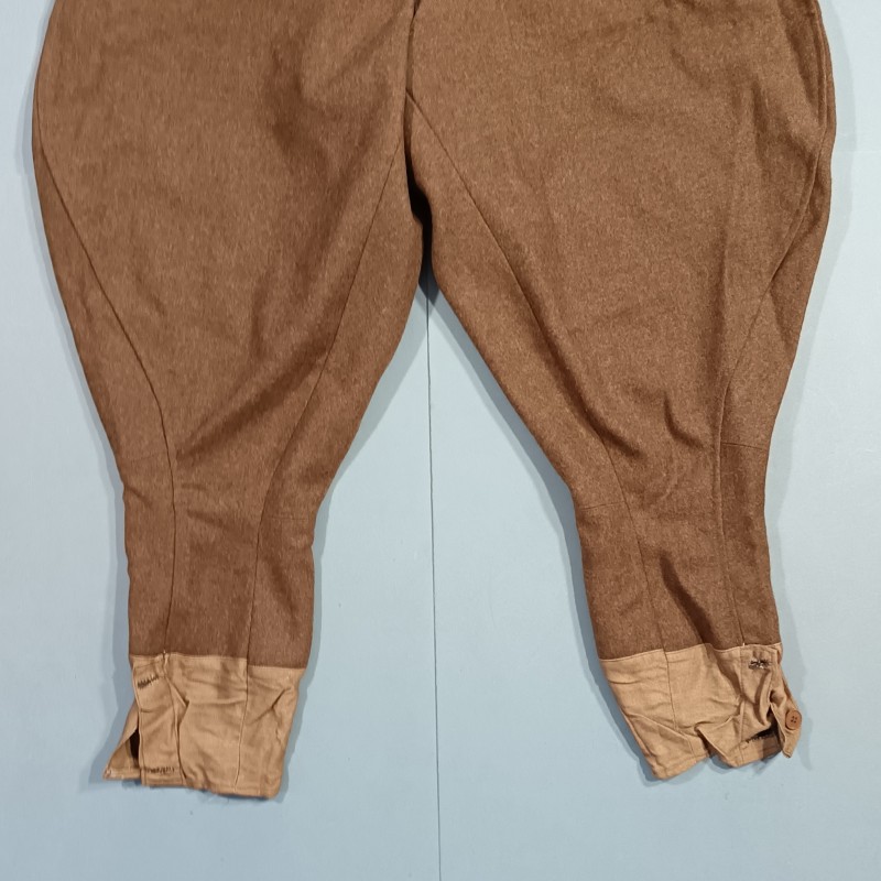 PANTALON CULOTTE SOUS OFFICIERS OU OFFICIER TYPE 1941 EN DRAP KAKI BOUTONS EN BOIS FABRICATION APRES 1945