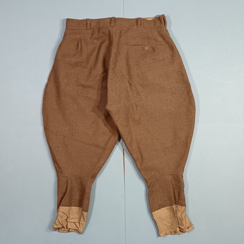 PANTALON CULOTTE SOUS OFFICIERS OU OFFICIER TYPE 1941 EN DRAP KAKI BOUTONS EN BOIS FABRICATION APRES 1945