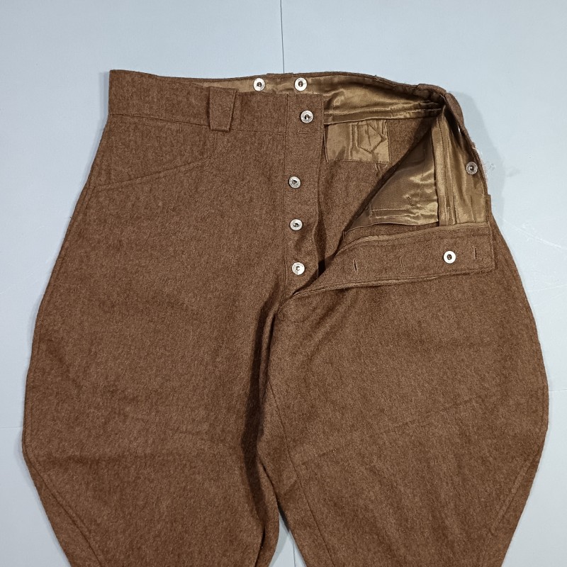 PANTALON CULOTTE SOUS OFFICIERS OU OFFICIER TYPE 1941 EN DRAP KAKI BOUTONS EQUIPEMENTS MILITAIRES FABRICATION SECONDE GUERRE