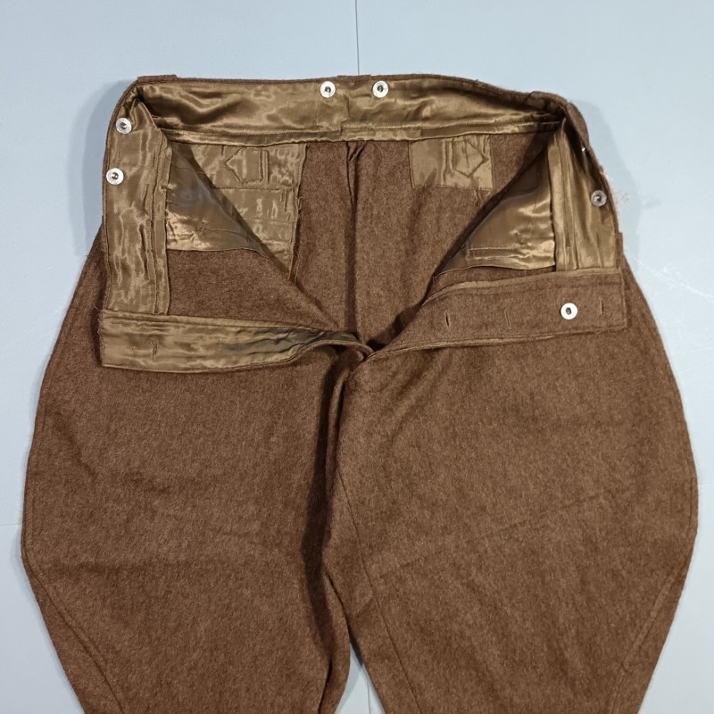 PANTALON CULOTTE SOUS OFFICIERS OU OFFICIER TYPE 1941 EN DRAP KAKI BOUTONS EQUIPEMENTS MILITAIRES FABRICATION SECONDE GUERRE