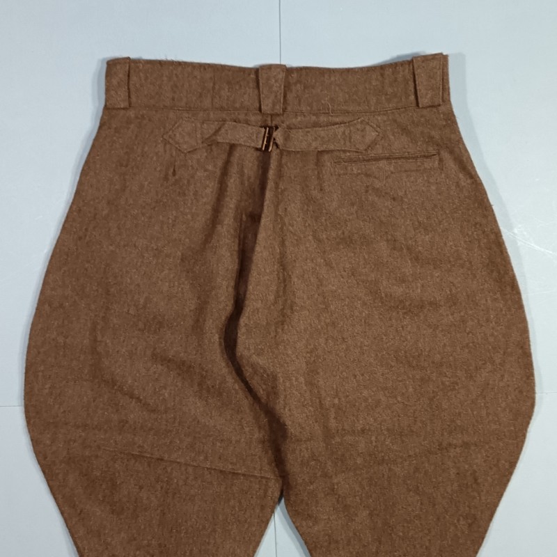PANTALON CULOTTE SOUS OFFICIERS OU OFFICIER TYPE 1941 EN DRAP KAKI BOUTONS EQUIPEMENTS MILITAIRES FABRICATION SECONDE GUERRE