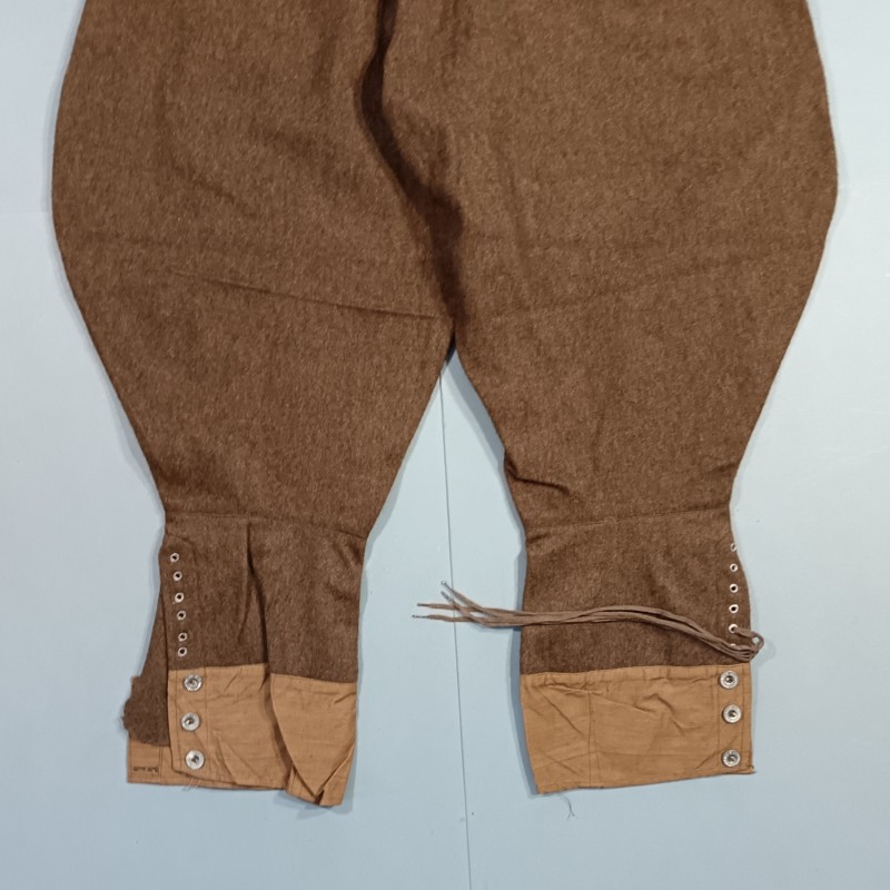 PANTALON CULOTTE SOUS OFFICIERS OU OFFICIER TYPE 1941 EN DRAP KAKI BOUTONS EQUIPEMENTS MILITAIRES FABRICATION SECONDE GUERRE