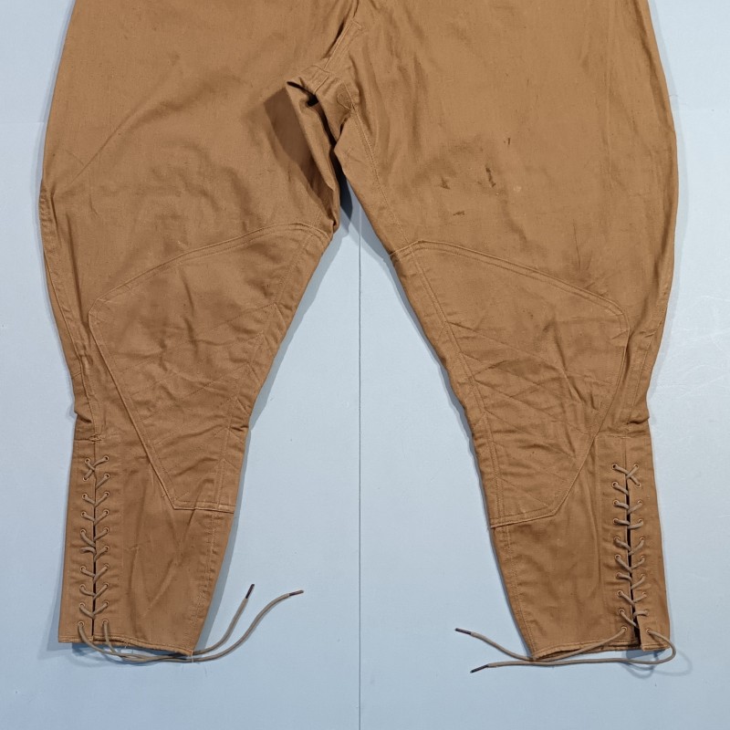 PANTALON CULOTTE CAVALERIE US DATE 1918 EN DRAP DE COTON KAKI METALIQUE US ARMY ETIQUETTE PRESENTE TOUR DE TAILLE 92 cm