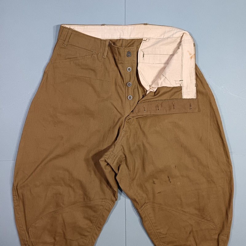 PANTALON CULOTTE CAVALERIE US DATE 1918 EN DRAP DE COTON KAKI METALIQUE US ARMY ETIQUETTE PRESENTE TOUR DE TAILLE 92 cm