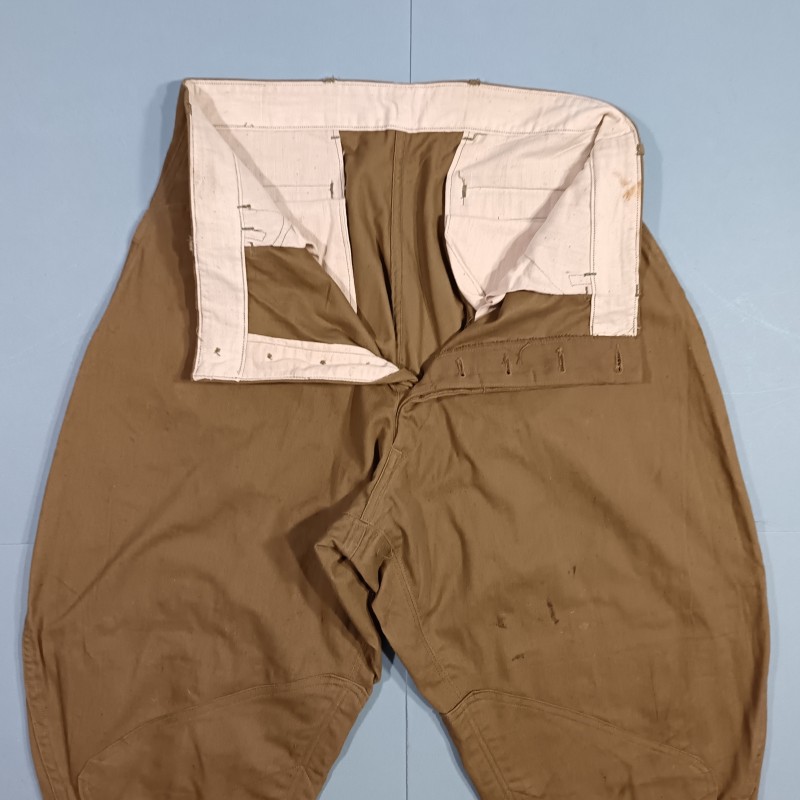 PANTALON CULOTTE CAVALERIE US DATE 1918 EN DRAP DE COTON KAKI METALIQUE US ARMY ETIQUETTE PRESENTE TOUR DE TAILLE 92 cm