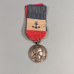 FRANCE MEDAILLE DE LA MARINE MARCHANDE EN ARGENT ATTRIBUEE A UN MATELOT EN 1908 HONNEUR ET TRAVAIL