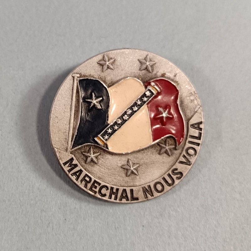 PETIT INSIGNE OU BROCHE PROPAGANDE OU SOUVENIR DU MARECHAL PETAIN 1940 1944 GVT DE VICHY MARECHAL NOUS VOILA