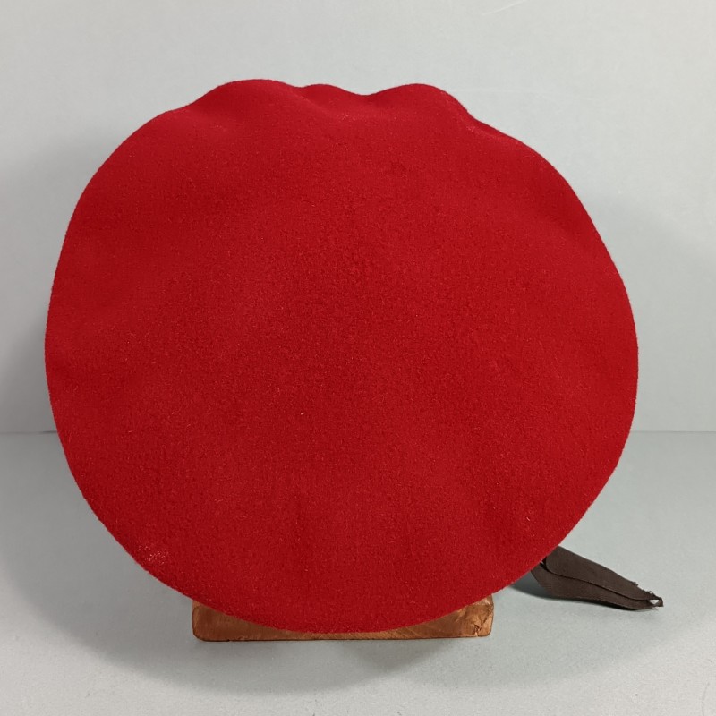 BERET ROUGE AMARANTE PARACHUTISTES COLONIAUX GUERRE D'ALGERIE FABRICATION ANNEES 1950 INSIGNE DRAGO PARIS 1958