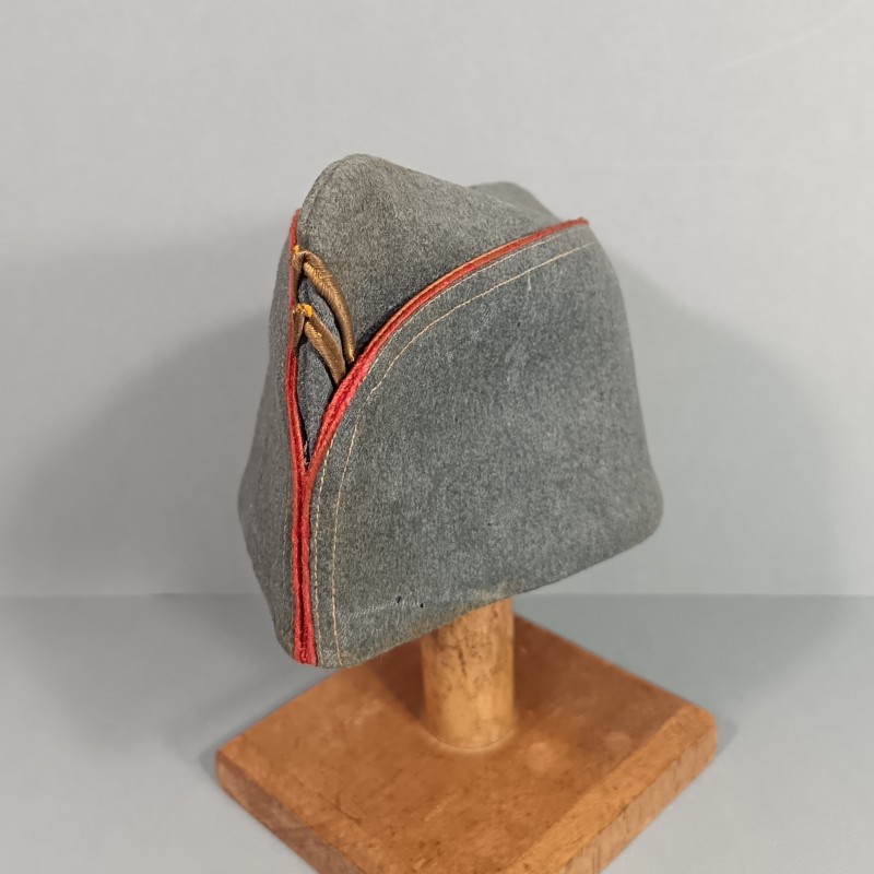 CALOT BLEU HORIZON OFFICIER LIEUTENANT 1914-1918 AVEC SOUTACHE ROUGE POUR L'ARTILLERIE PERIODE PREMIERE GUERRE TAILLE 58