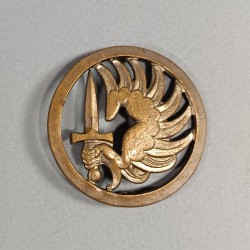 INSIGNE DE BERET PARACHUTISTE FABRICATION DRAGO PARIS A PARTIR DE 1960 TAP LEGION