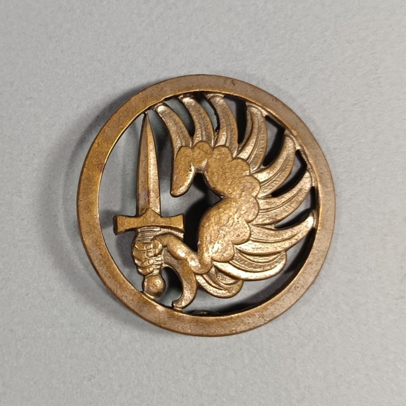 INSIGNE DE BERET PARACHUTISTE FABRICATION DRAGO PARIS A PARTIR DE 1960 TAP LEGION