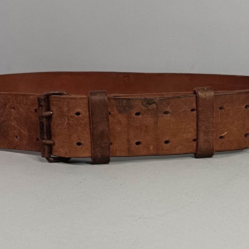CEINTURON TROUPE EN CUIR MARRON MODELE 1903/1914 RIVETE ERZATS GUERRE 1914-1918 BOUCLE FER 107 cm