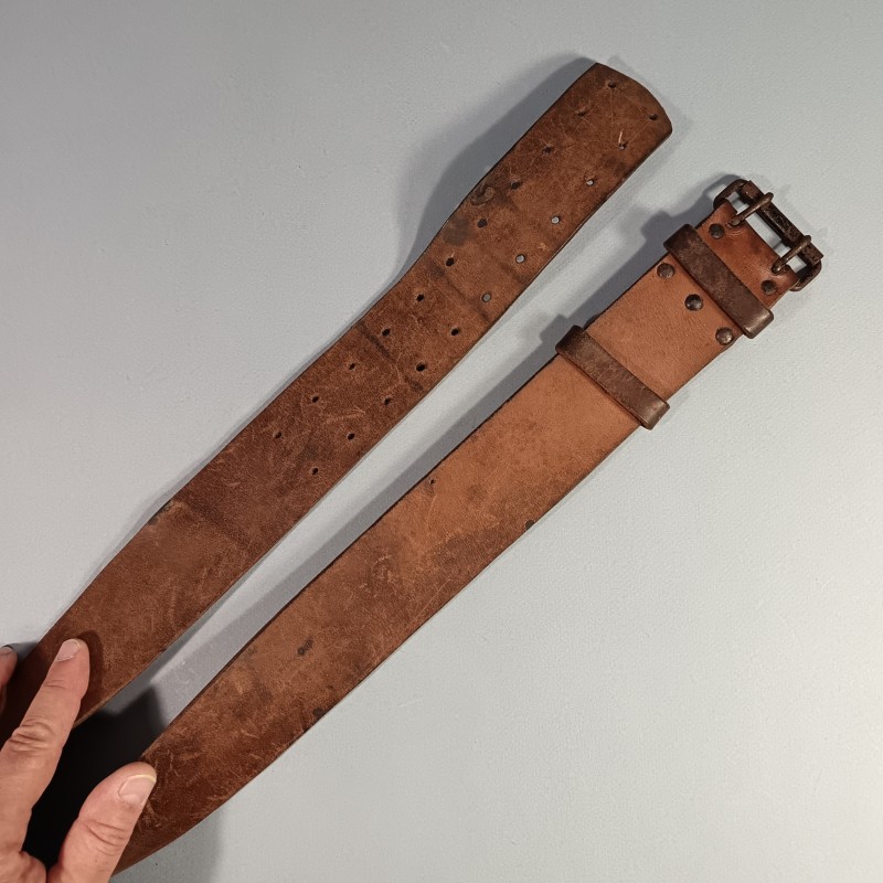 CEINTURON TROUPE EN CUIR MARRON MODELE 1903/1914 RIVETE ERZATS GUERRE 1914-1918 BOUCLE FER 107 cm