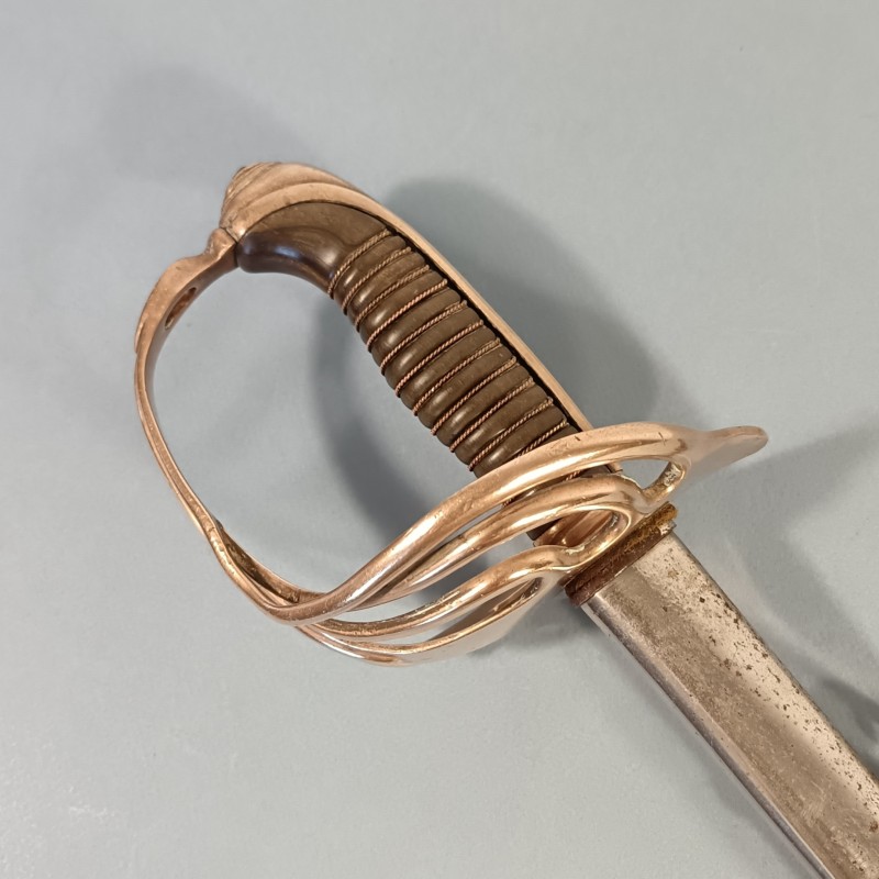 SABRE MODELE 1882 FANTAISIE POUR OFFICIERS D'INFANTERIE OU CAVALERIE AVEC BLASON D'UN COMTE DE FRANCE FABRICATION BALP