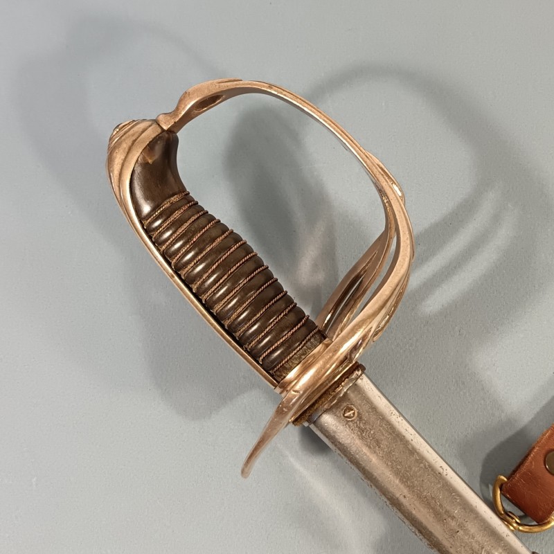 SABRE MODELE 1882 FANTAISIE POUR OFFICIERS D'INFANTERIE OU CAVALERIE AVEC BLASON D'UN COMTE DE FRANCE FABRICATION BALP