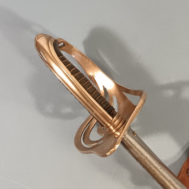 SABRE MODELE 1882 FANTAISIE POUR OFFICIERS D'INFANTERIE OU CAVALERIE AVEC BLASON D'UN COMTE DE FRANCE FABRICATION BALP