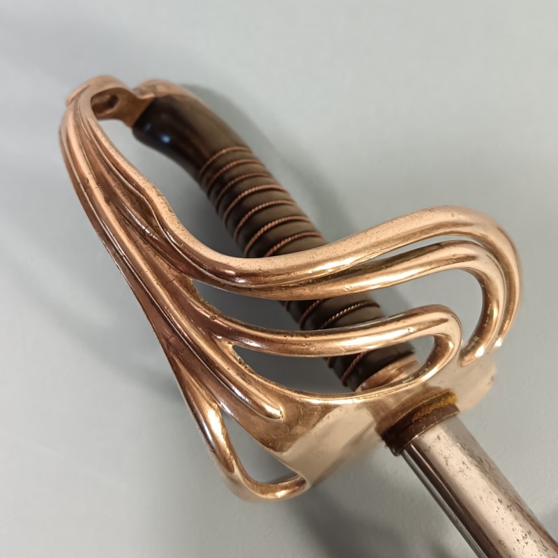 SABRE MODELE 1882 FANTAISIE POUR OFFICIERS D'INFANTERIE OU CAVALERIE AVEC BLASON D'UN COMTE DE FRANCE FABRICATION BALP