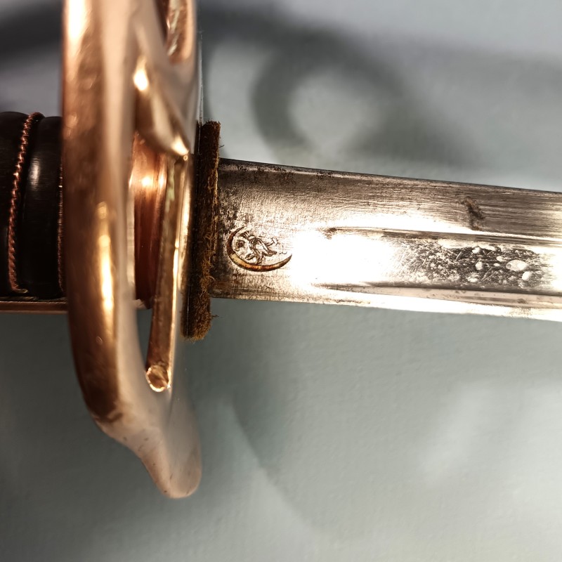 SABRE MODELE 1882 FANTAISIE POUR OFFICIERS D'INFANTERIE OU CAVALERIE AVEC BLASON D'UN COMTE DE FRANCE FABRICATION BALP