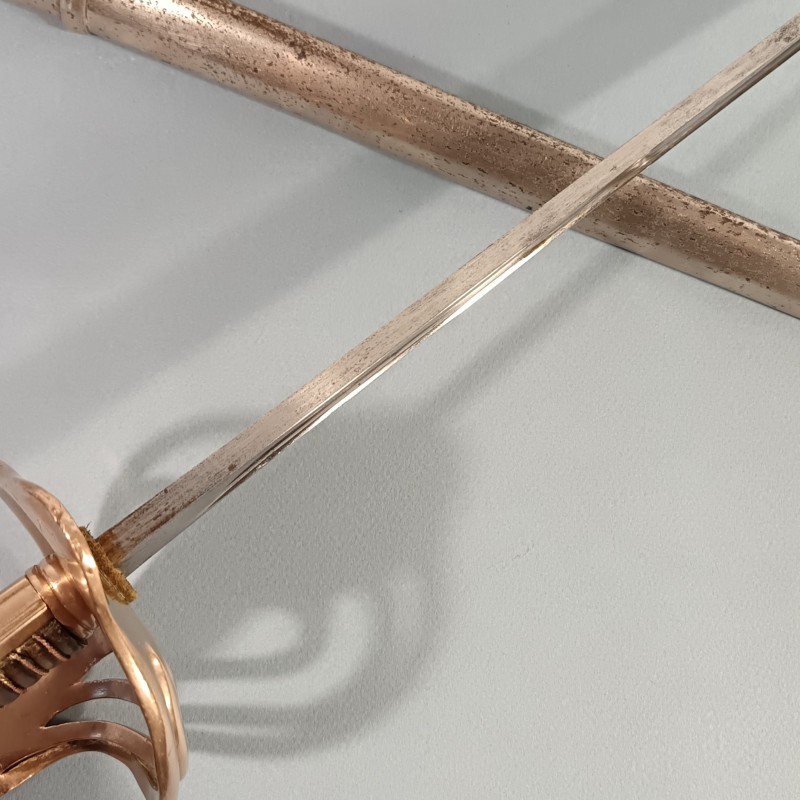 SABRE MODELE 1882 FANTAISIE POUR OFFICIERS D'INFANTERIE OU CAVALERIE AVEC BLASON D'UN COMTE DE FRANCE FABRICATION BALP