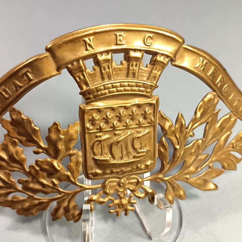 PLAQUE DE CASQUE DES SAPEURS POMPIERS DE LA VILLE DE PARIS FLUCTUAT NEC MERGITUR POUR CASQUE MODELE 1933