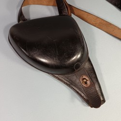 ETUI D'OFFICIER EN CUIR NOIR AVEC SA BRETELLE POUR REVOLVER ST ETIENNE MODELE 1892 ETUI " JAMBON " CHASSEURS ET GENDARME
