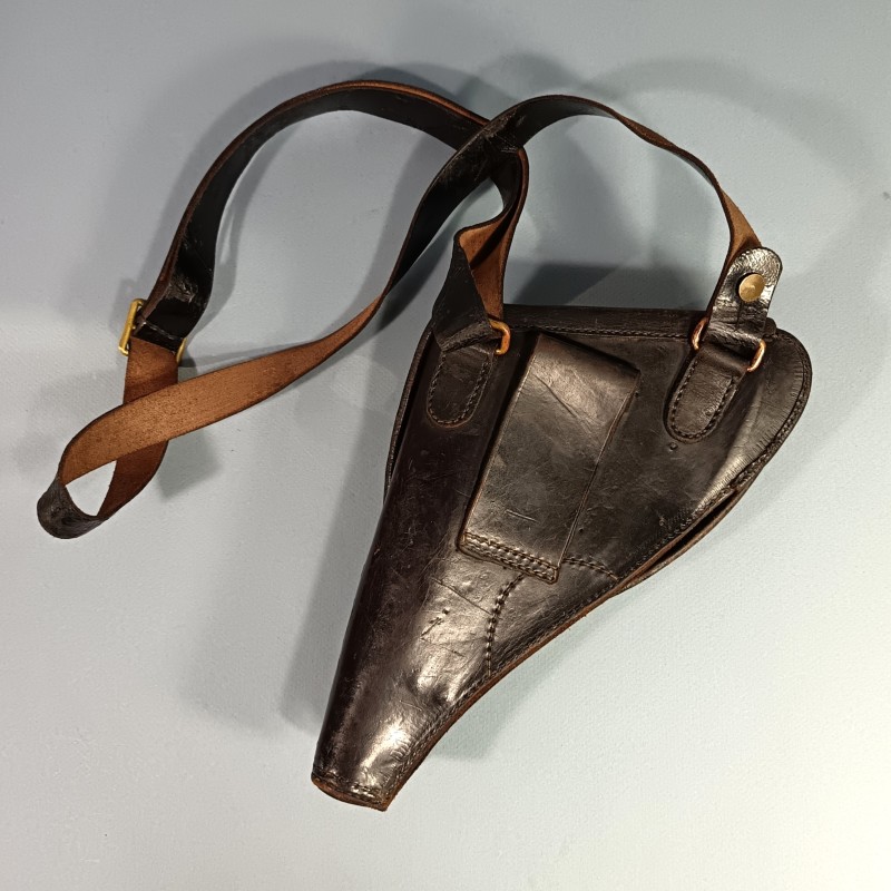ETUI D'OFFICIER EN CUIR NOIR AVEC SA BRETELLE POUR REVOLVER ST ETIENNE MODELE 1892 ETUI " JAMBON " CHASSEURS ET GENDARME
