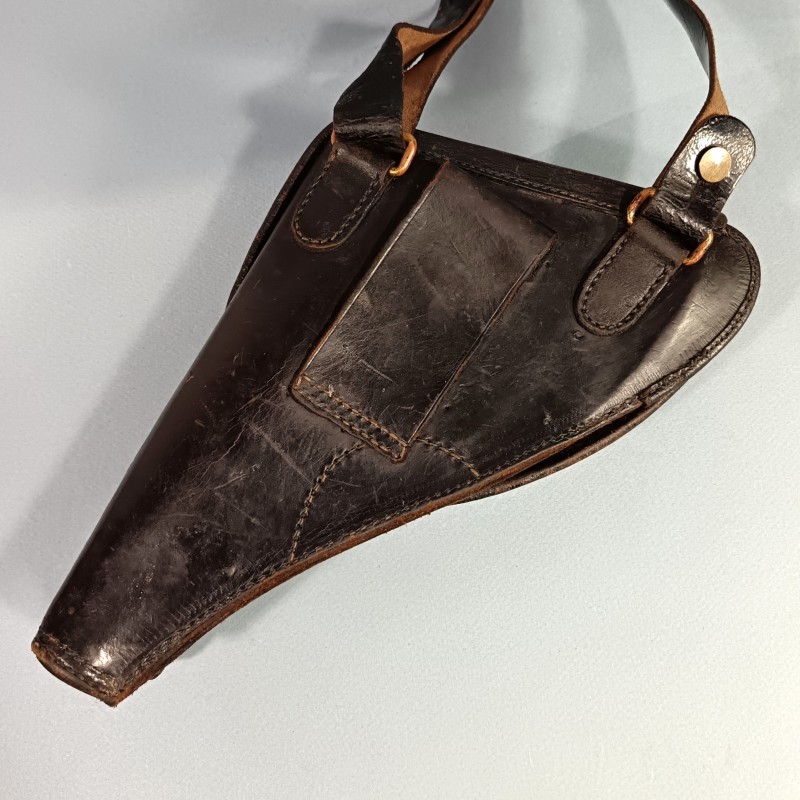 ETUI D'OFFICIER EN CUIR NOIR AVEC SA BRETELLE POUR REVOLVER ST ETIENNE MODELE 1892 ETUI " JAMBON " CHASSEURS ET GENDARME