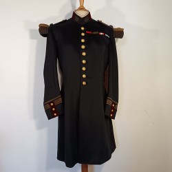 VESTE D'UNIFORME MODELE 1931 D'UN COMMANDANT OU MEDECIN PRINCIPAL DU SERVICE DE SANTE DATEE 1939 AVEC EPAULETTES