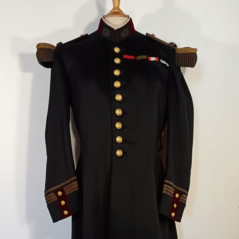 VESTE D'UNIFORME MODELE 1931 D'UN COMMANDANT OU MEDECIN PRINCIPAL DU SERVICE DE SANTE DATEE 1939 AVEC EPAULETTES