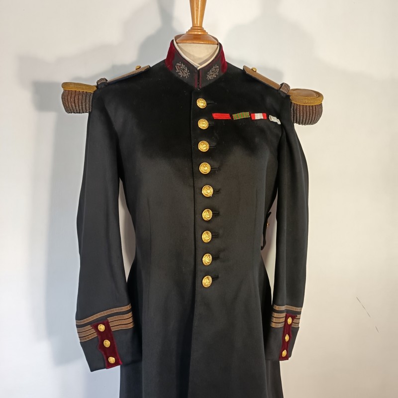 VESTE D'UNIFORME MODELE 1931 D'UN COMMANDANT OU MEDECIN PRINCIPAL DU SERVICE DE SANTE DATEE 1939 AVEC EPAULETTES